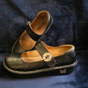 Alegria PAL-531 Women's Paloma Black Embossed Rose Flat